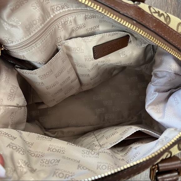 Authentic Michael Kors Jet Set satchel - Picture 4 of 4